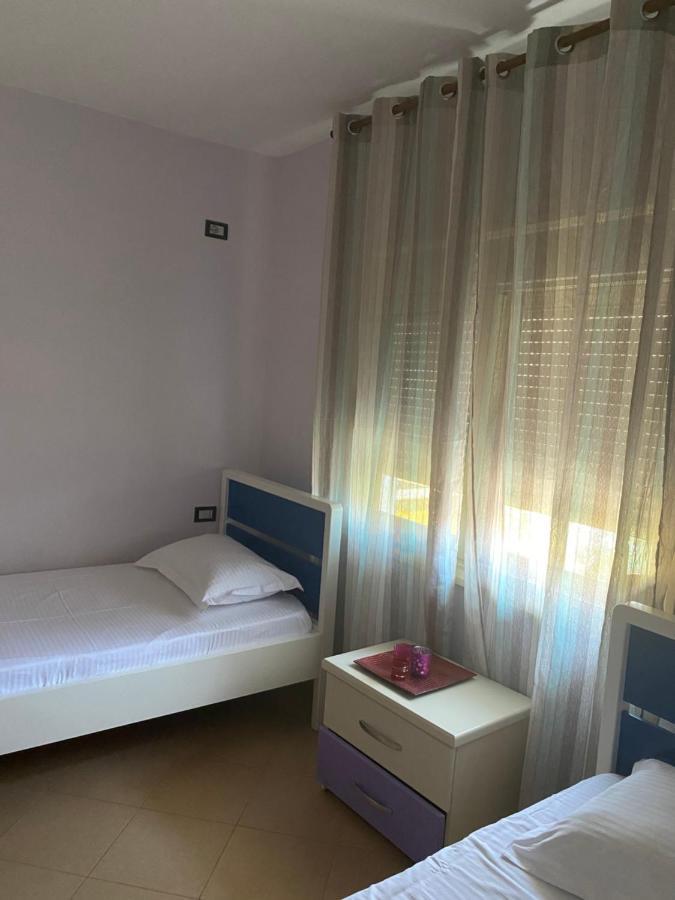 88 Apartment Himare Bagian luar foto
