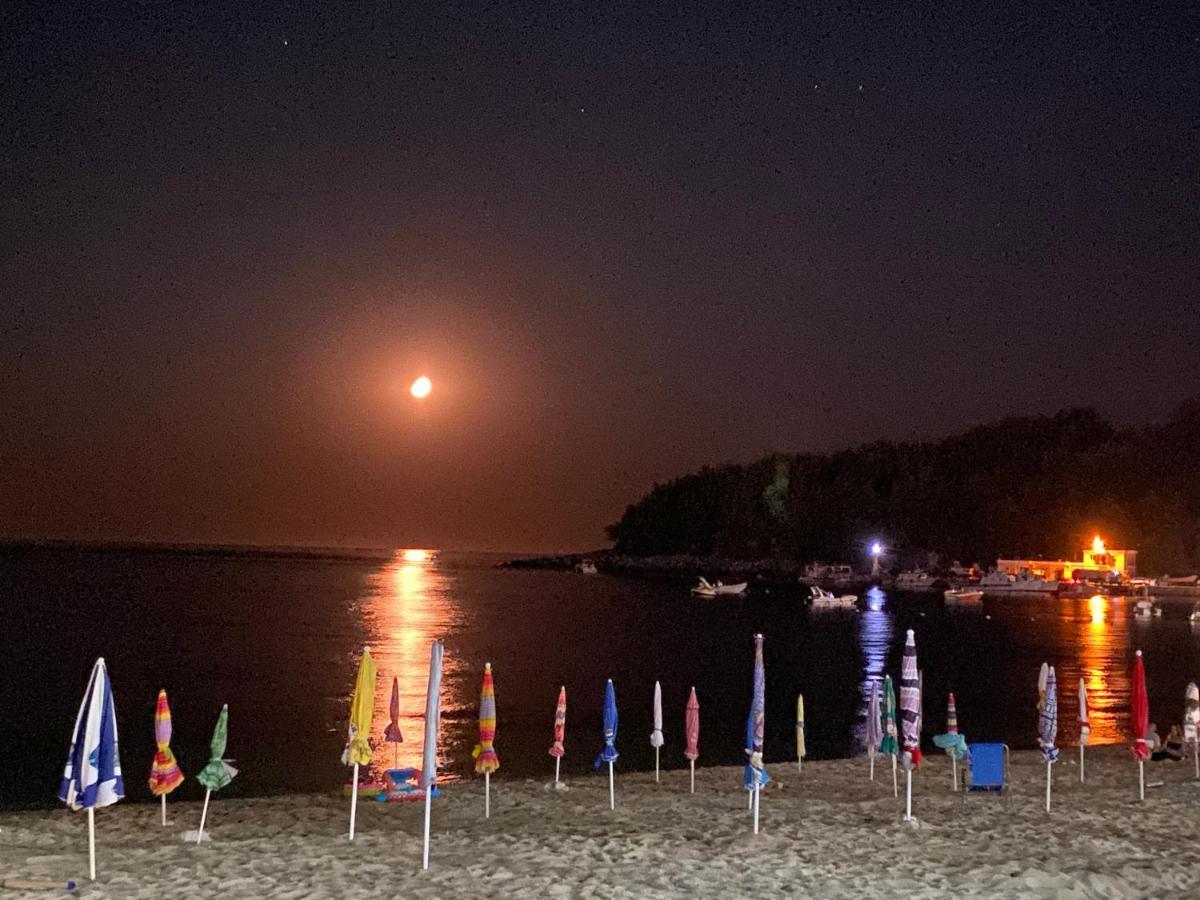 88 Apartment Himare Bagian luar foto
