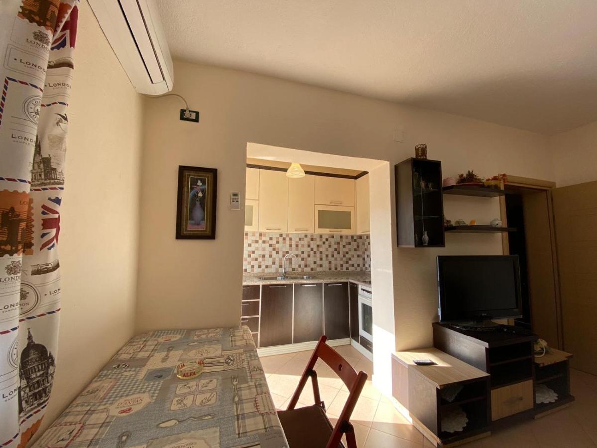 88 Apartment Himare Bagian luar foto