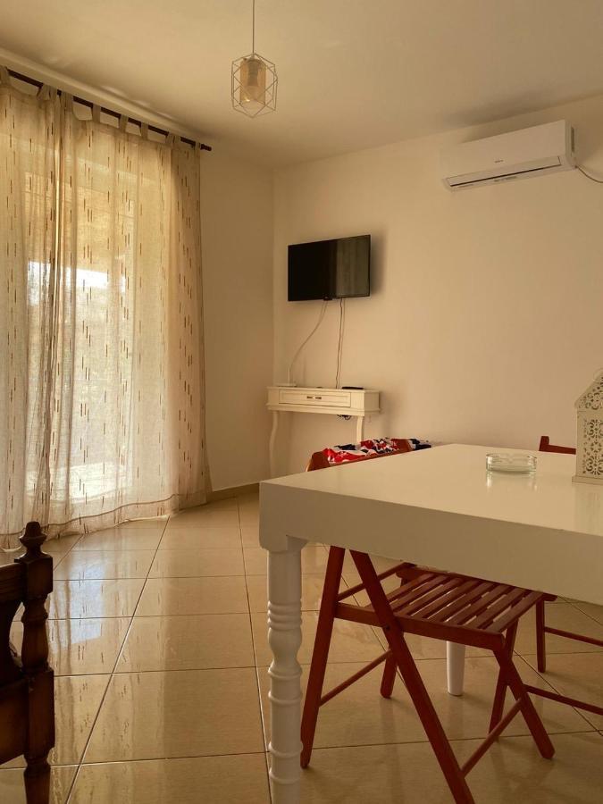 88 Apartment Himare Bagian luar foto