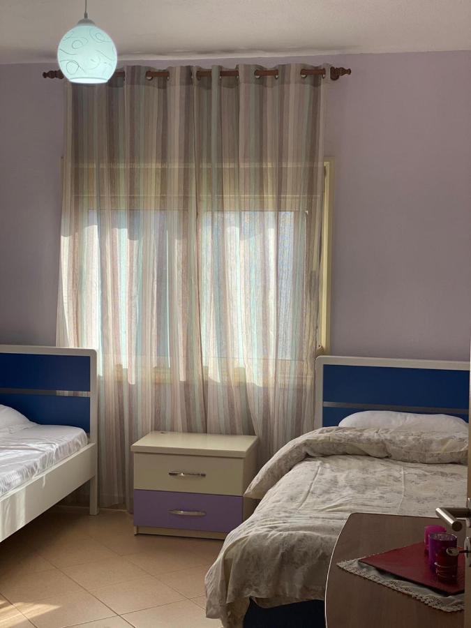 88 Apartment Himare Bagian luar foto