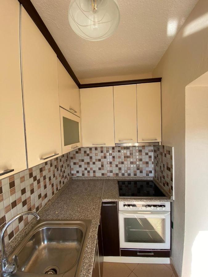 88 Apartment Himare Bagian luar foto