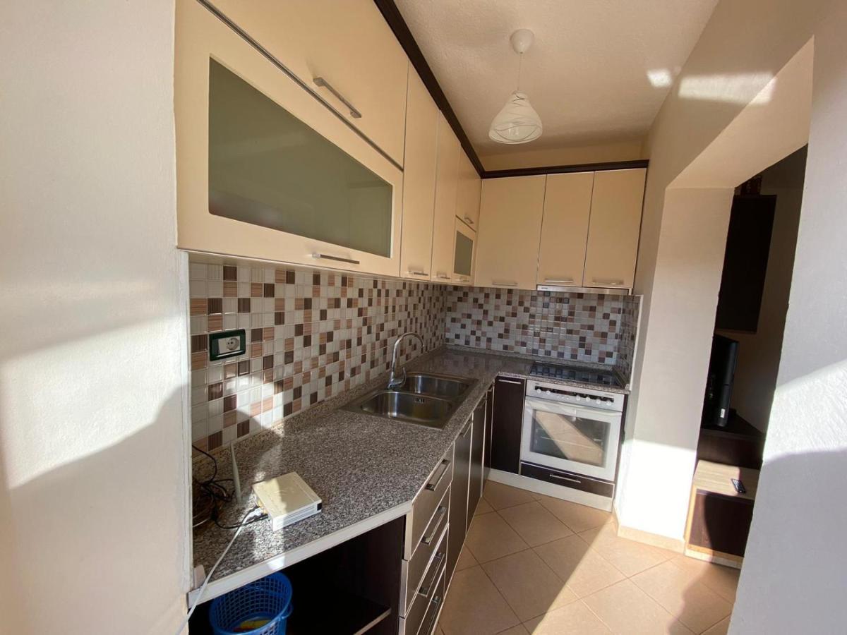 88 Apartment Himare Bagian luar foto