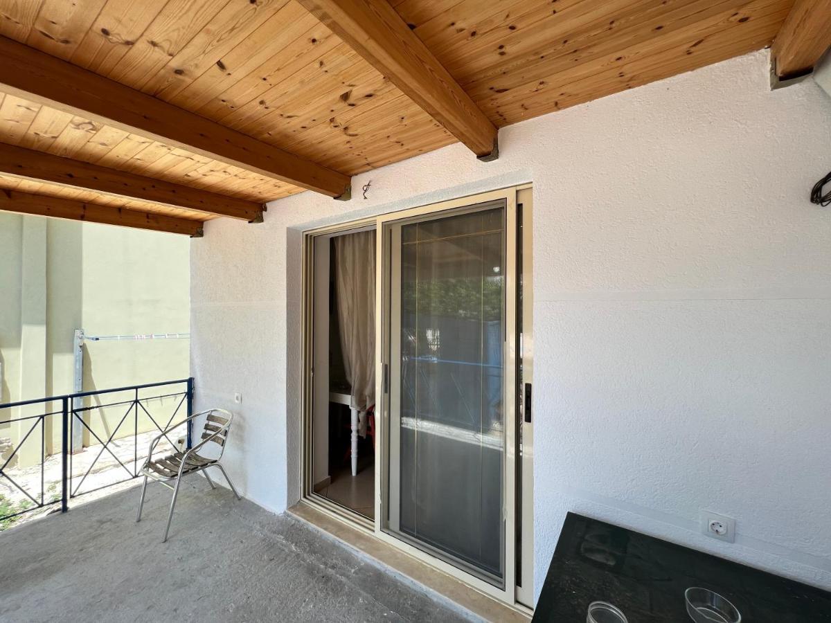 88 Apartment Himare Bagian luar foto